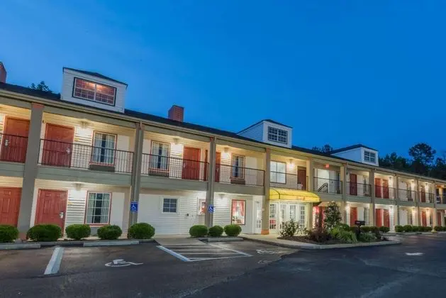 Super 8 by Wyndham Alexander City