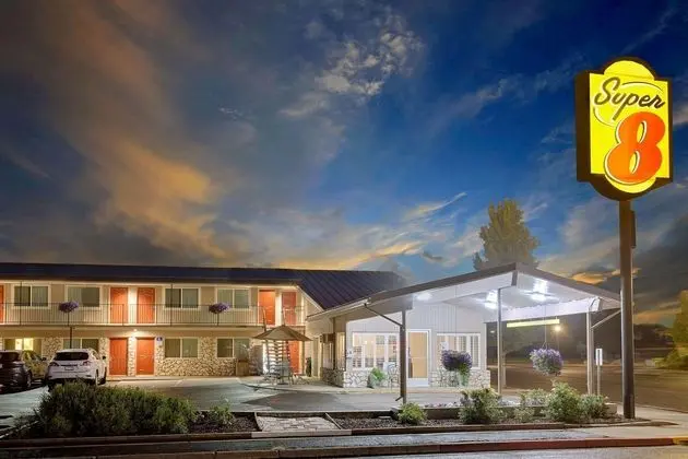 Super 8 by Wyndham Alturas