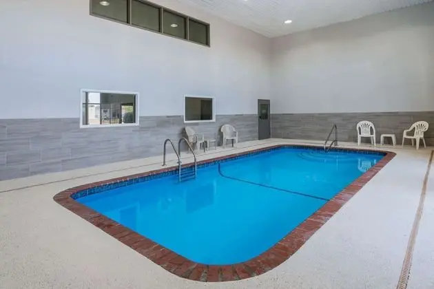 Super 8 by Wyndham Amarillo West - Havuz