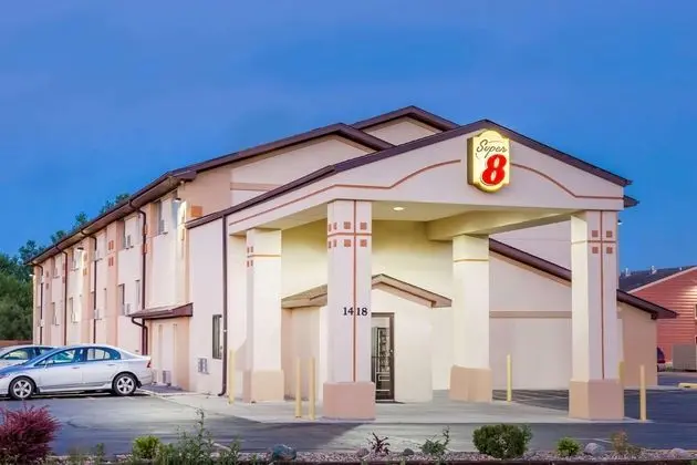 Super 8 by Wyndham Ames - Genel