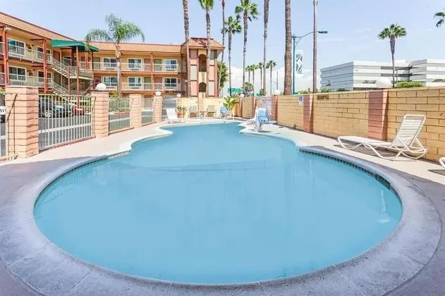 Super 8 by Wyndham Anaheim/Disneyland Drive