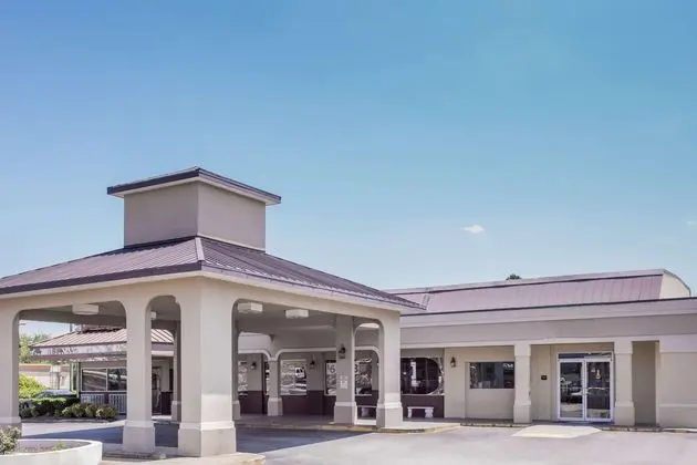 Super 8 by Wyndham Augusta - 1