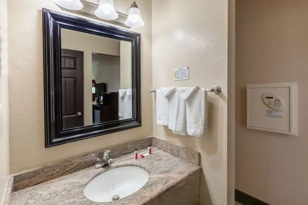 Super 8 by Wyndham Austin University/Downtown Area
