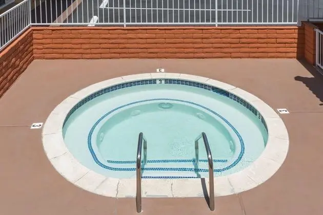 Super 8 by Wyndham Azusa