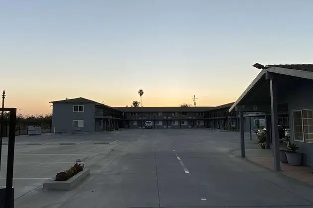 Super 8 by Wyndham Bakersfield Ca - Dış Mekan