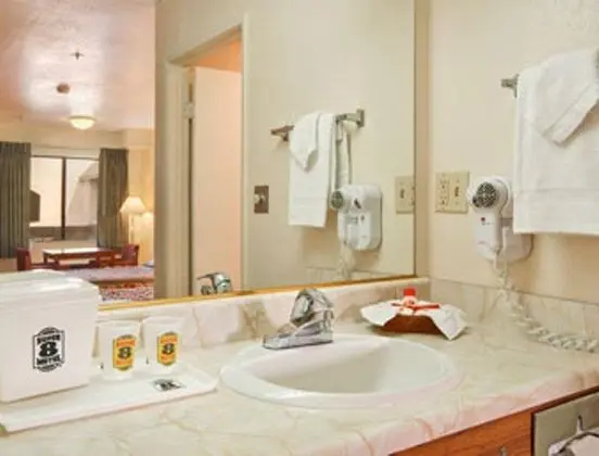 Super 8 by Wyndham Bakersfield South CA