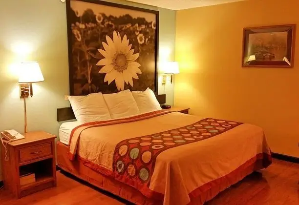 Super 8 by Wyndham Baltimore/Essex Area