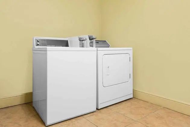 Super 8 by Wyndham Bay City