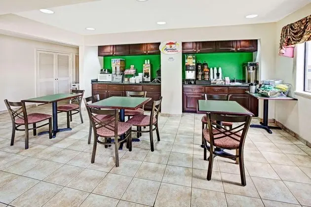 Super 8 by Wyndham Baytown