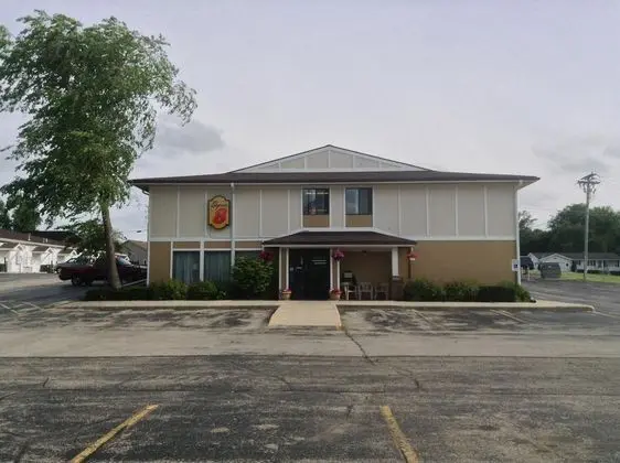 Super 8 by Wyndham Beaver Dam