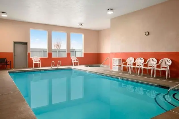 Super 8 by Wyndham Bellingham Airport/Ferndale - Havuz