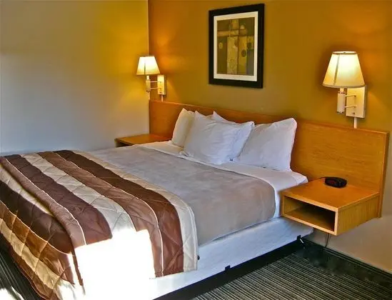 Super 8 by Wyndham Bend
