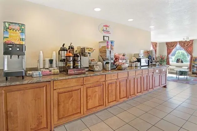 Super 8 by Wyndham Bernalillo