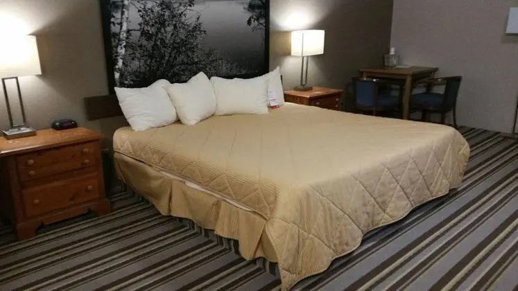 Super 8 by Wyndham Blue Earth