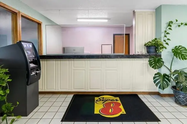 Super 8 by Wyndham Bourbonnais/Kankakee Area - Lobi