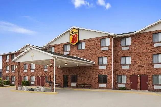Super 8 by Wyndham Bowling Green - 1