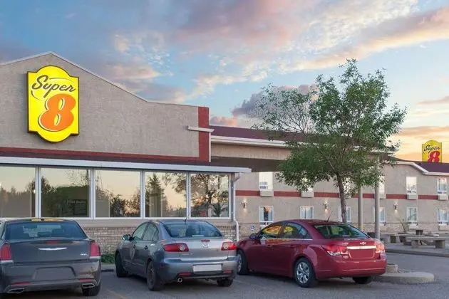 Super 8 by Wyndham Brandon