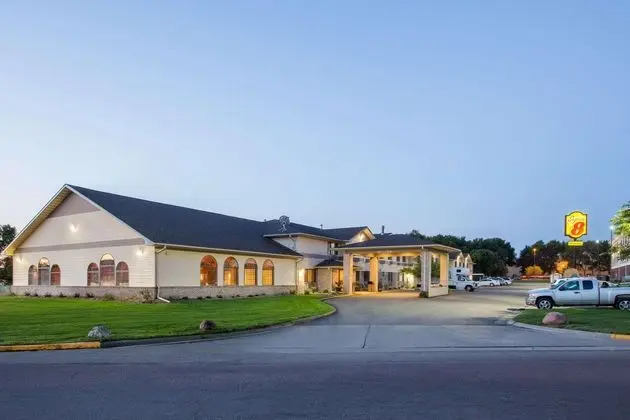 Super 8 by Wyndham Brookings