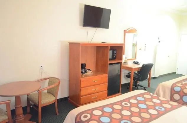 Super 8 by Wyndham Brookshire TX