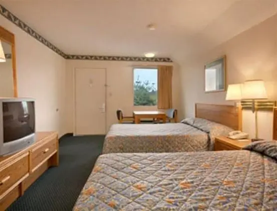 Super 8 by Wyndham Brownsburg