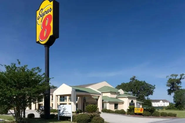 Super 8 by Wyndham Brunswick/South - Dış Mekan