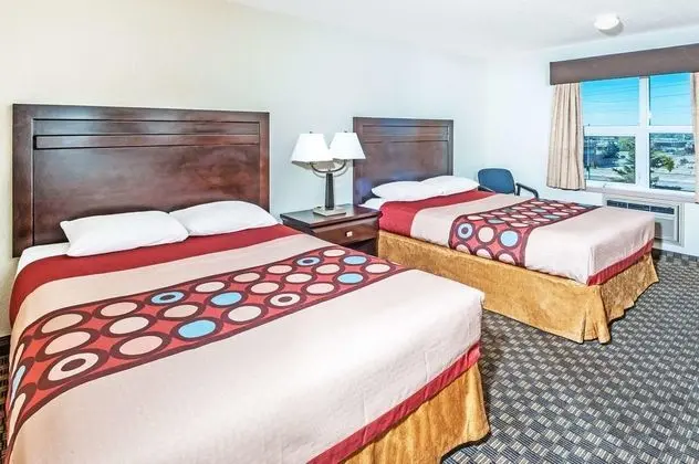 Super 8 by Wyndham Calgary / Airport