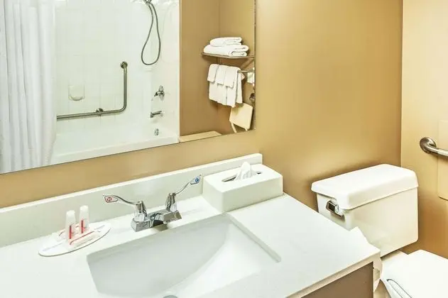 Super 8 by Wyndham Calgary / Airport - Banyo Özellikleri
