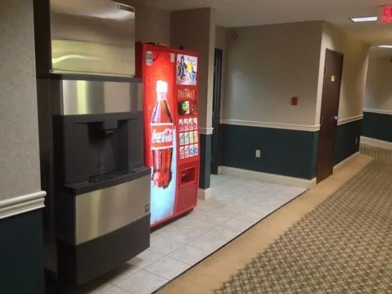 Super 8 by Wyndham Calvert City Kentucky Lake Area - Genel