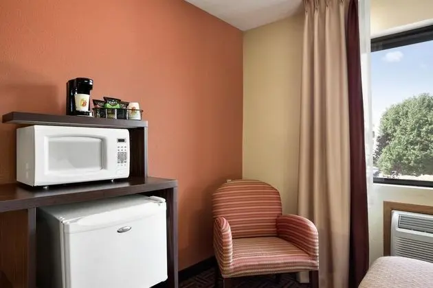 Super 8 by Wyndham Carbondale - Genel
