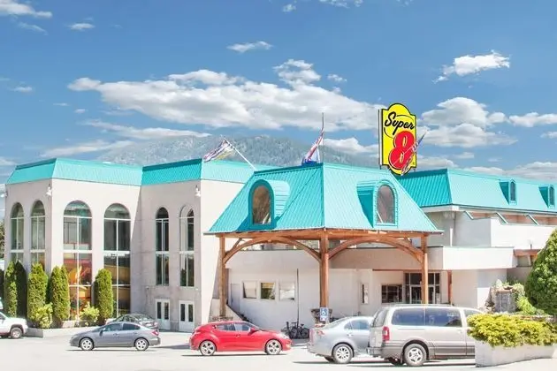 Super 8 by Wyndham Castlegar - Dış Mekan