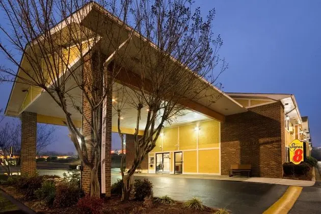 Super 8 by Wyndham Charlotte University - Dış Mekan