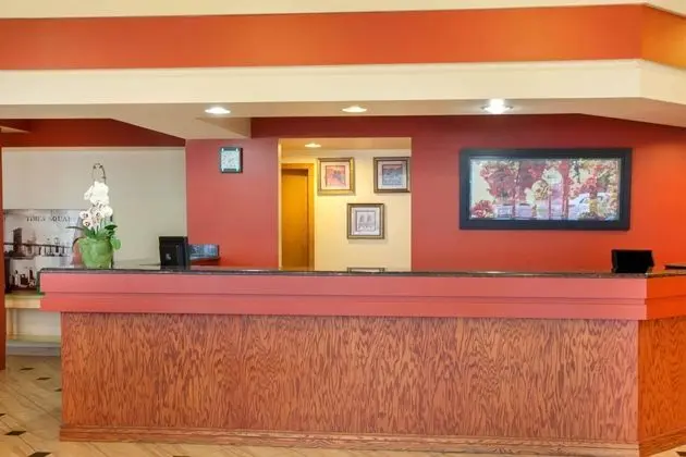 Super 8 by Wyndham Chicago Northlake O'Hare South - Lobi