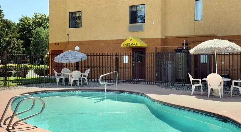 Super 8 by Wyndham Chico