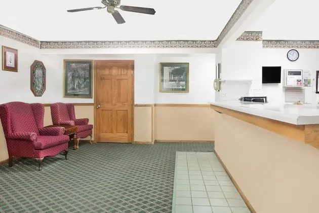 Super 8 by Wyndham Chillicothe - Lobi