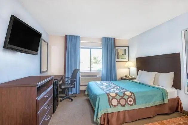 Super 8 by Wyndham Cleveland, OH