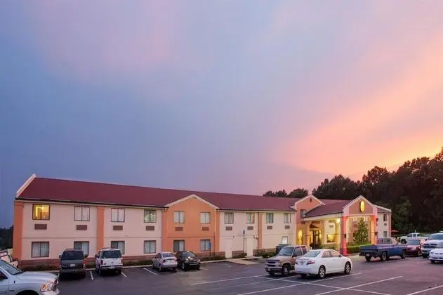 Super 8 by Wyndham Clinton