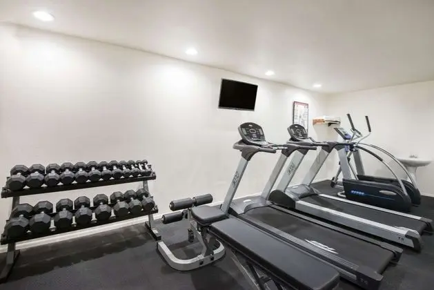 Super 8 by Wyndham Colby - Fitness
