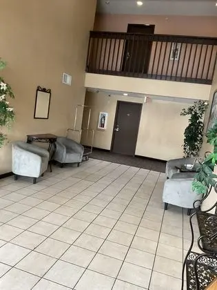 Super 8 by Wyndham Colorado Springs Airport - Lobi