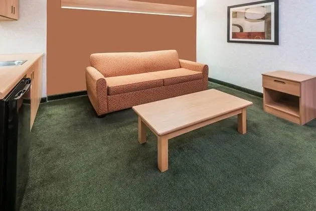 Super 8 by Wyndham Columbus West