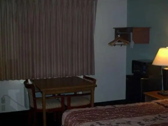 Super 8 by Wyndham Conrad - 1