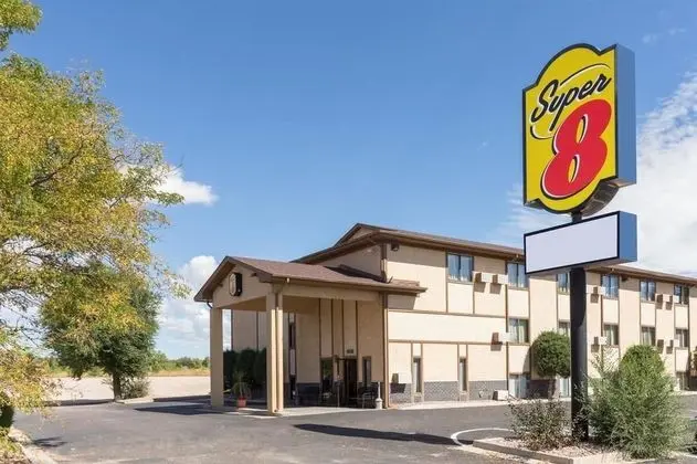 Super 8 by Wyndham Cos/Hwy. 24 E/PAFB Area