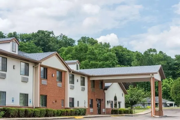 Super 8 by Wyndham Coshocton Roscoe Village - Genel