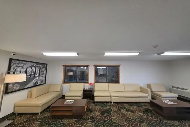 Super 8 by Wyndham Coshocton Roscoe Village - Lobi