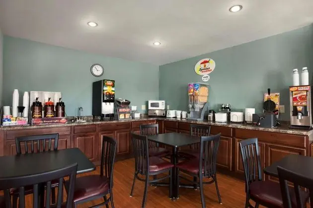 Super 8 by Wyndham Council Bluffs IA Omaha NE Area