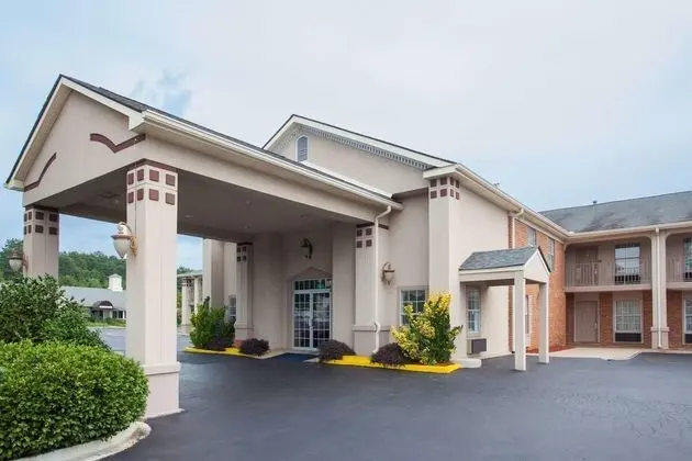 Super 8 by Wyndham Covington