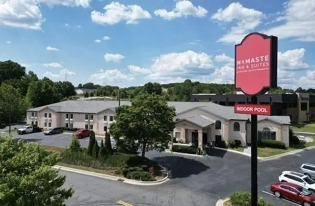 Super 8 by Wyndham Dawsonville - 1