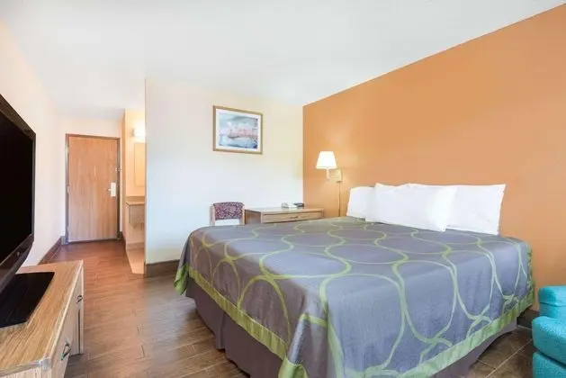 Super 8 by Wyndham Deming NM