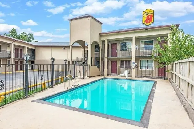 Super 8 by Wyndham Downtown / Alamo