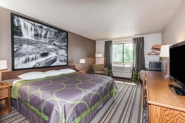 Super 8 by Wyndham Dunbar/Charleston Area - 1