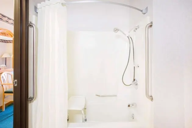 Super 8 by Wyndham El Paso IL - Banyo Tipleri